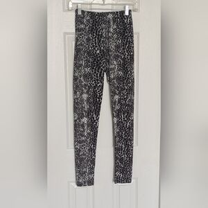 Shosho Women's Black, Gray & White Animal Print Patterned Leggings